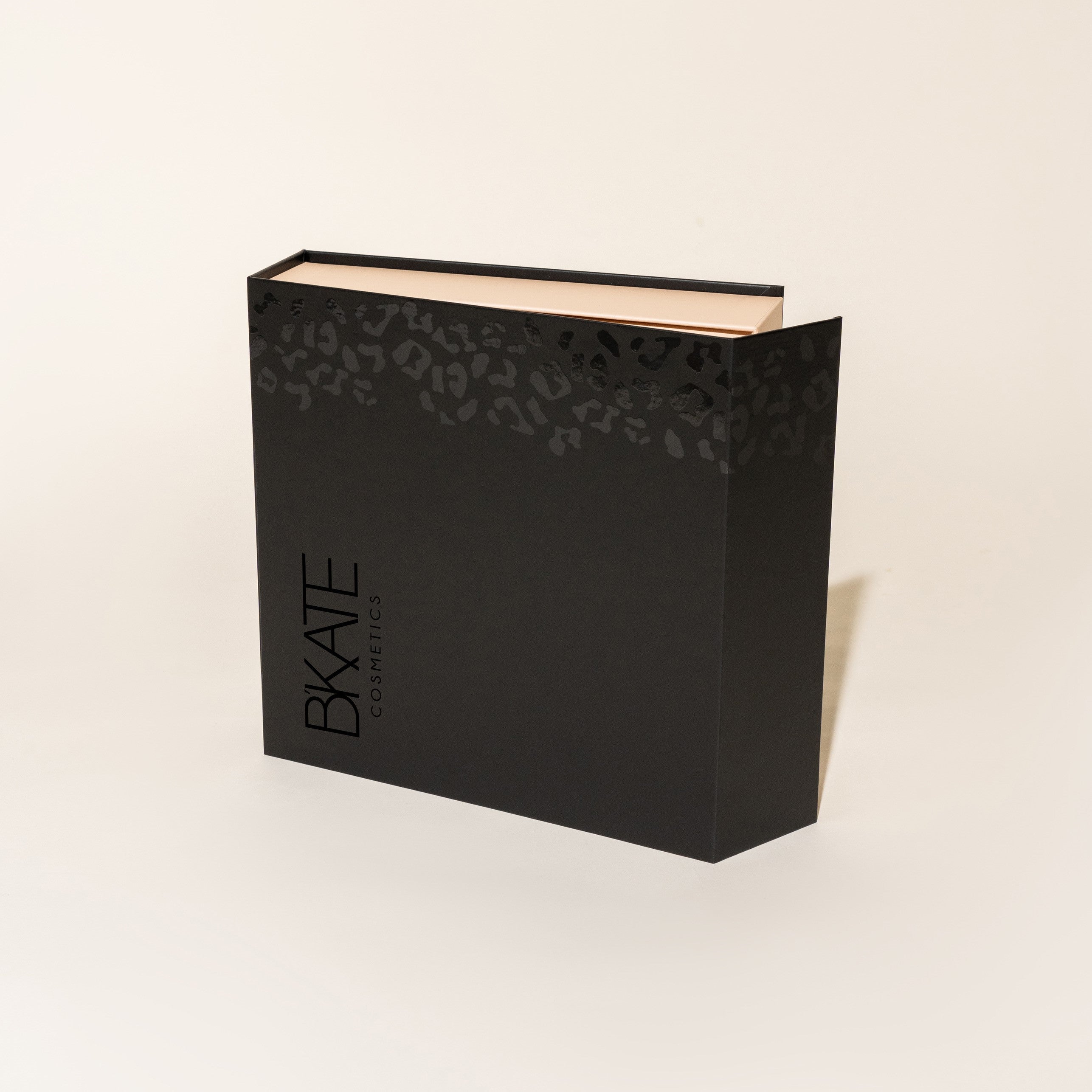 B'KATE FRIDAY MUSE COLLECTION Box (leer)